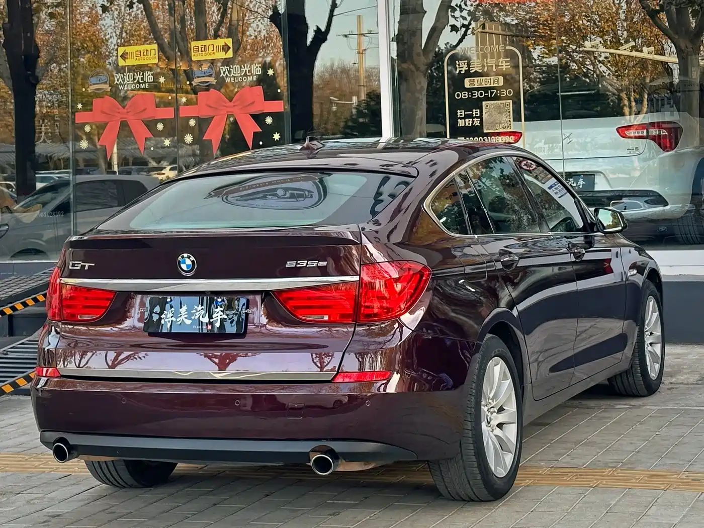 BMW 5 Series GT 2011 535i xDrive Luxury Model фото 6