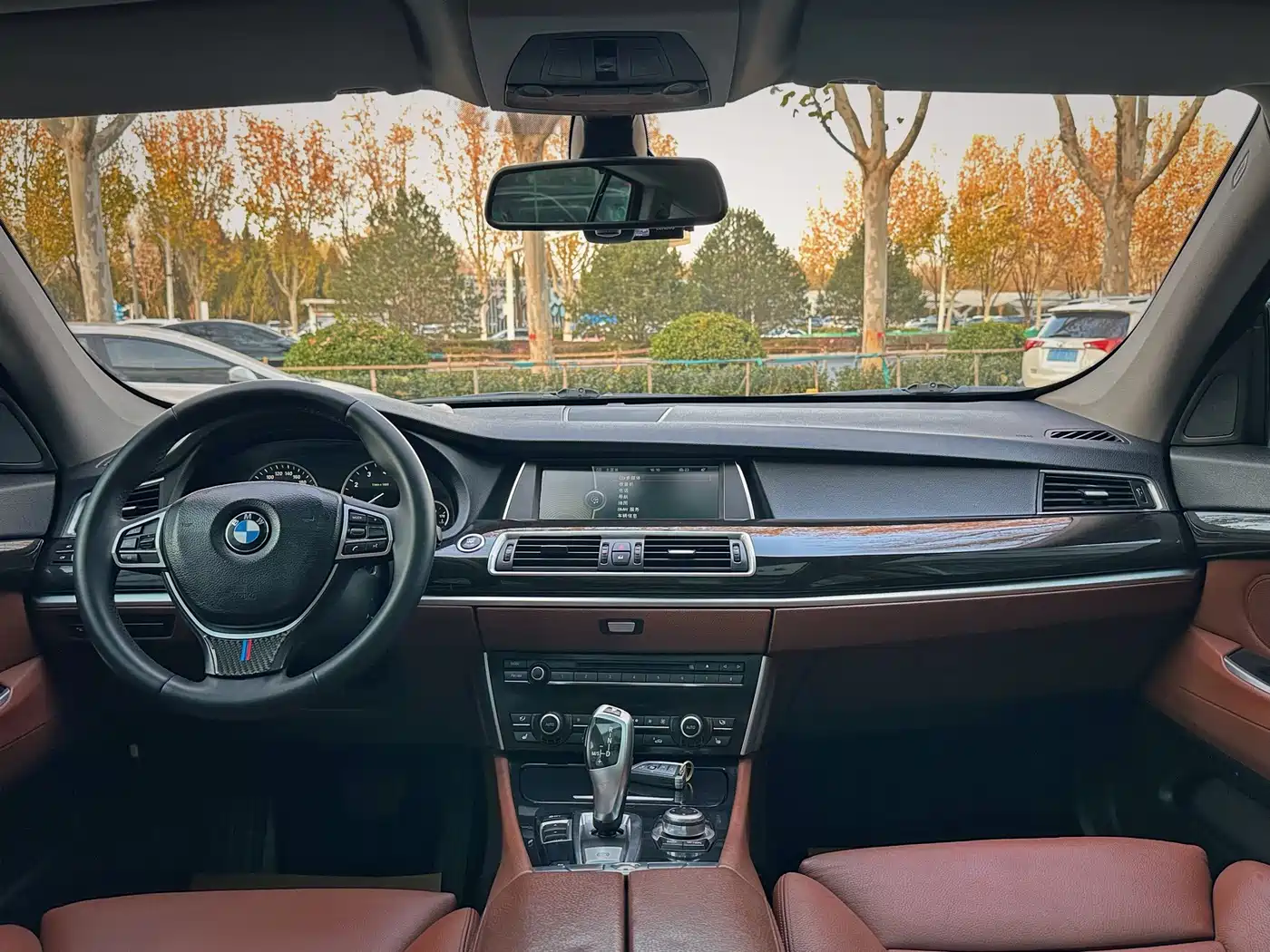 BMW 5 Series GT 2011 535i xDrive Luxury Model фото 11