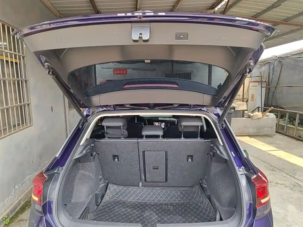 VOLKSWAGEN T-ROC EXPLORING SONGS