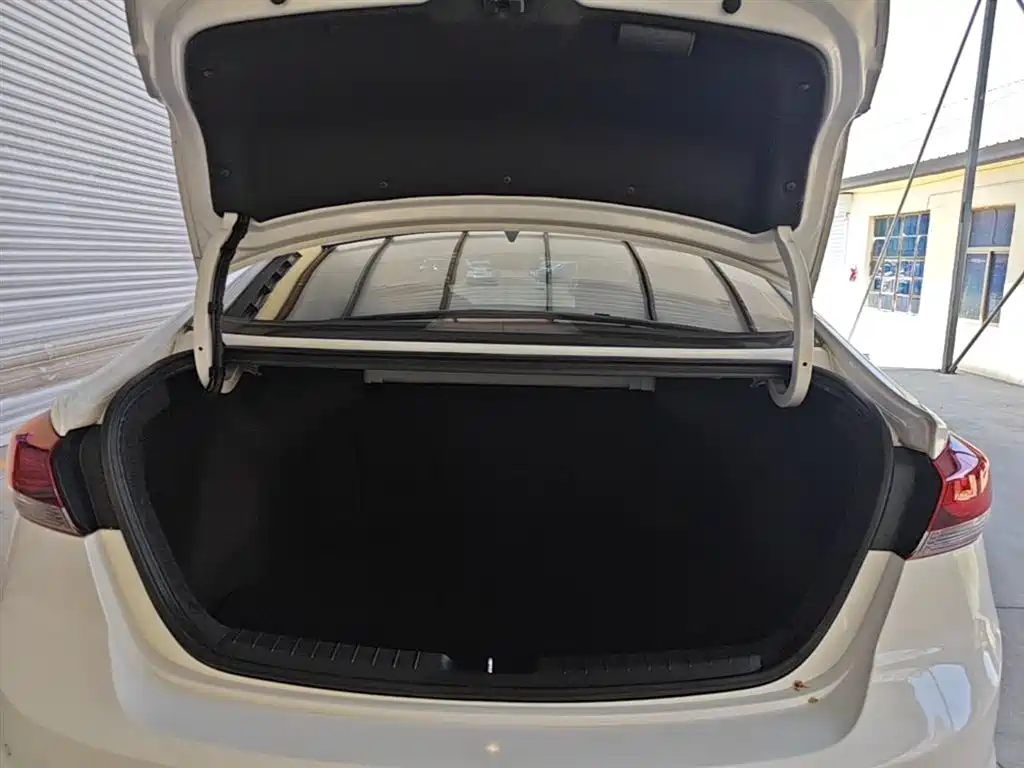 Hyundai Elantra 2016 Model 1.6L Automatic Smart Elite фото 19