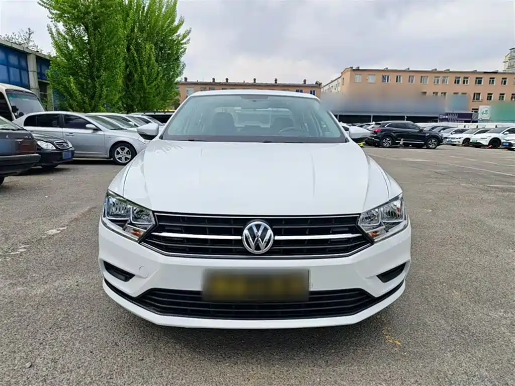 Volkswagen Bora 2017 1.6L Automatic Fashion Edition фото 3