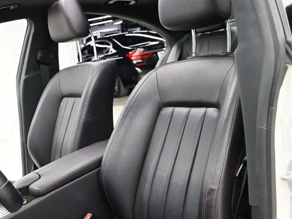 Mercedes-Benz CLS 2012 CLS 300 CGI фото 3