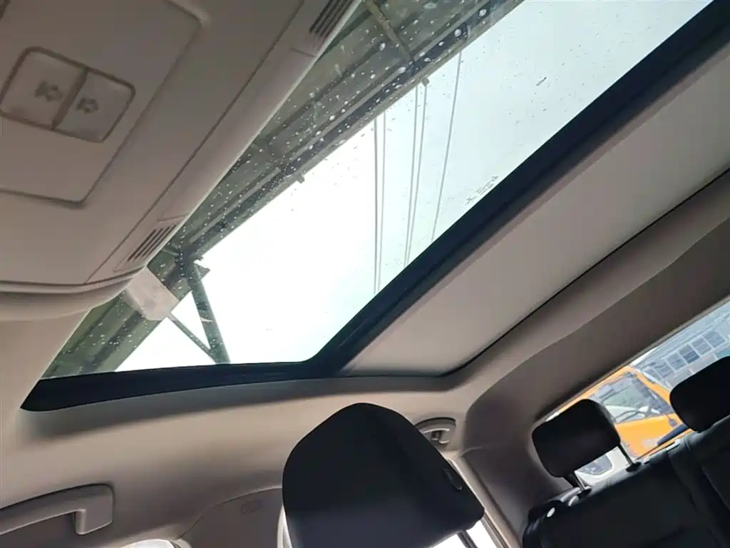 VOLKSWAGEN T-ROC EXPLORING SONGS