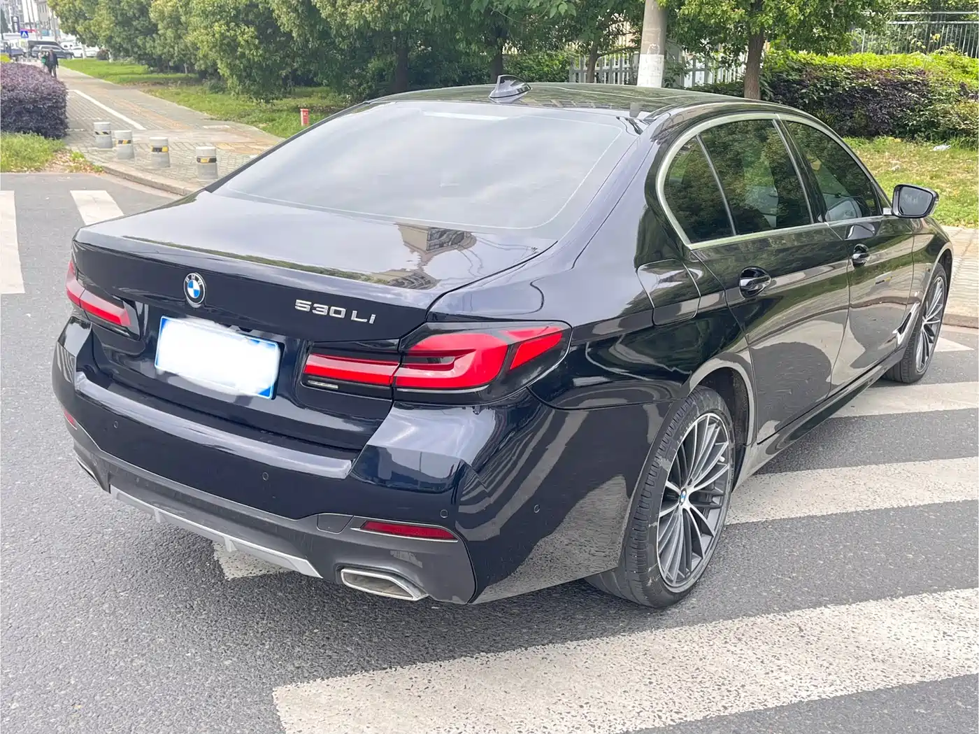 BMW 5 Series 2023 530Li Leading M Sport Package фото 9