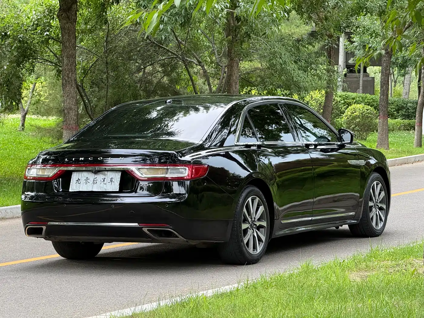 Photo 6 - Lincoln Continental