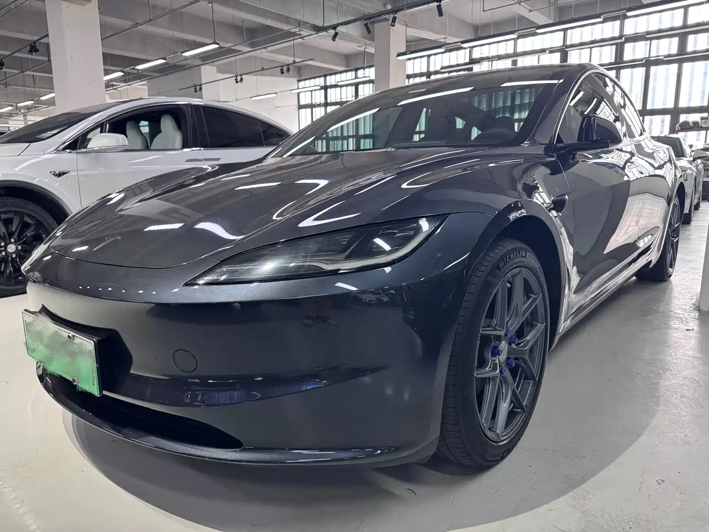 TESLA MODEL 3