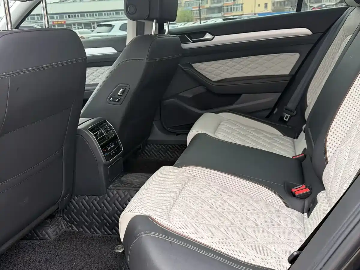 Volkswagen Magotan 2025 Facelift Public Edition 330TSI DSG Luxury фото 6