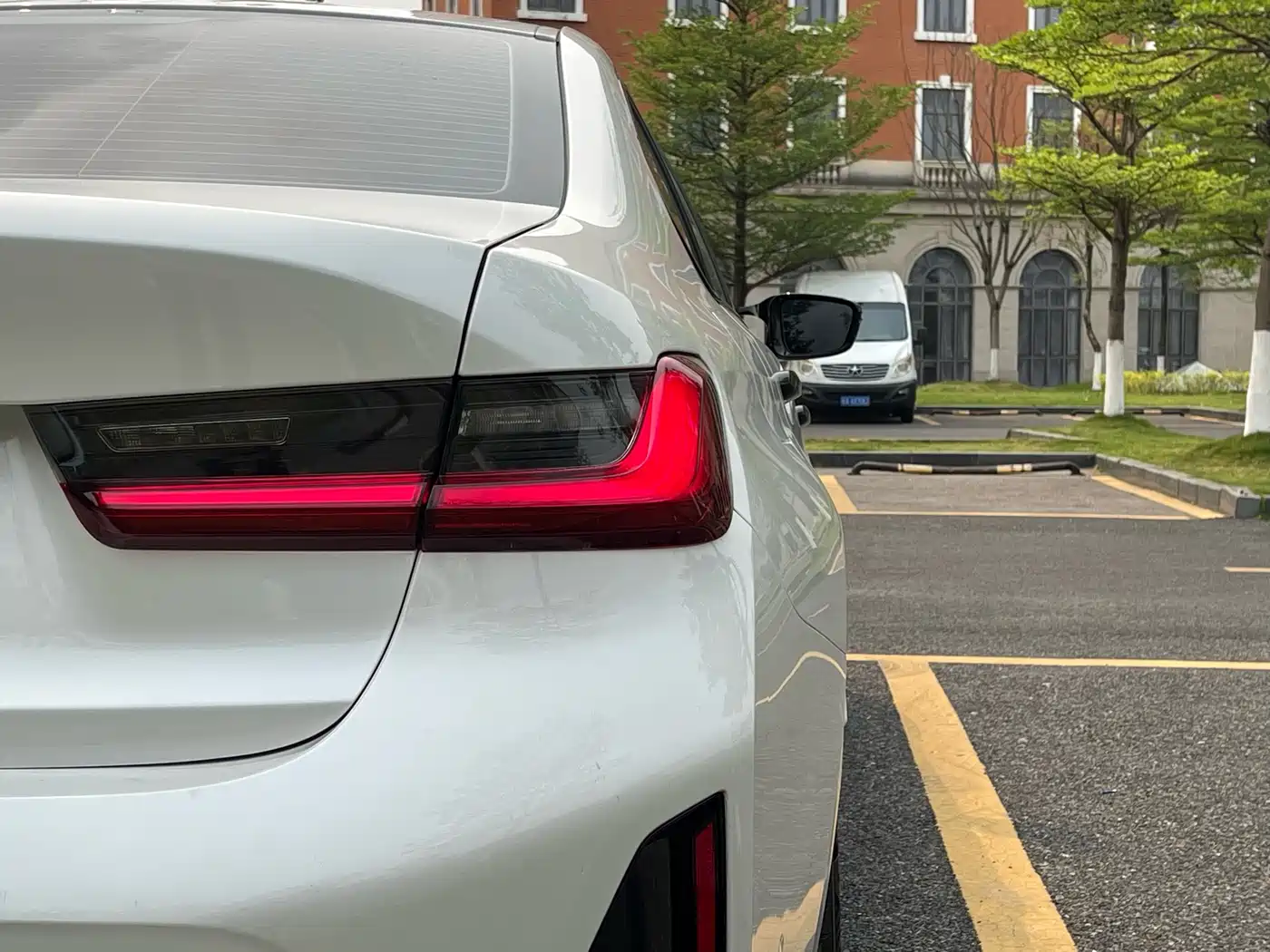 BMW 3 Series 2025 325Li M Sport Package фото 10