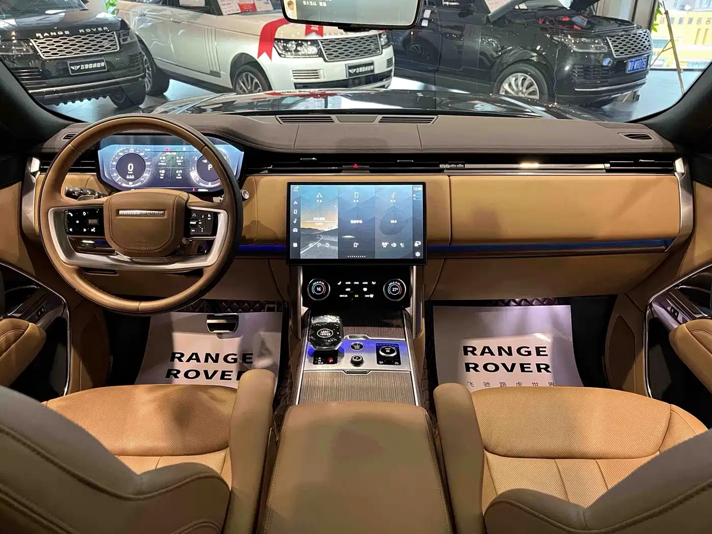 Land Rover Range Rover 2023 3.0 L6 360PS Golden Age Edition фото 14