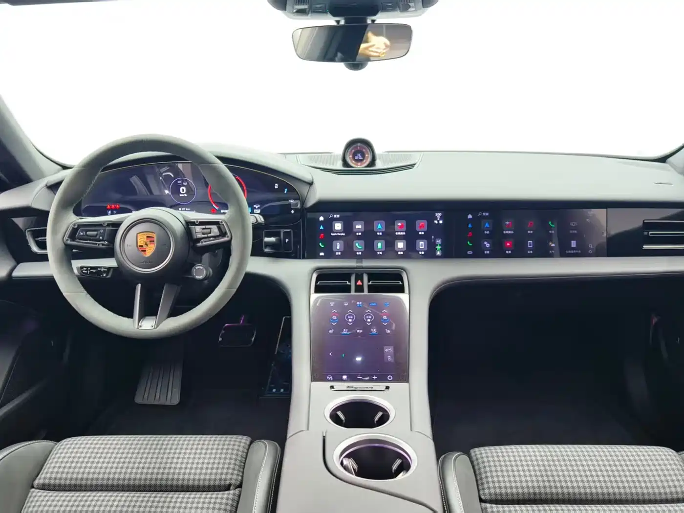 Porsche Taycan 2025