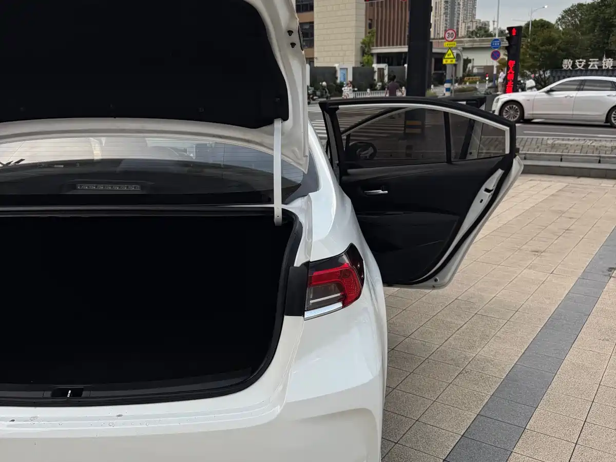 Photo 18 - Toyota Corolla