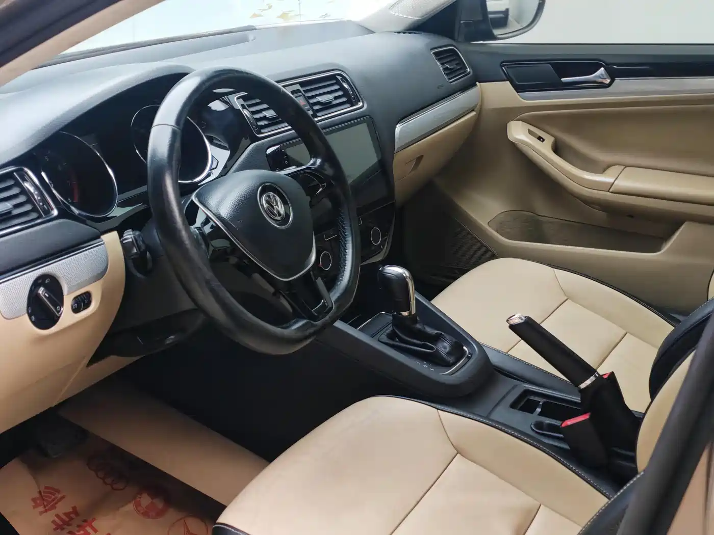 Volkswagen Sagitar 2015 230TSI Automatic Comfort фото 7