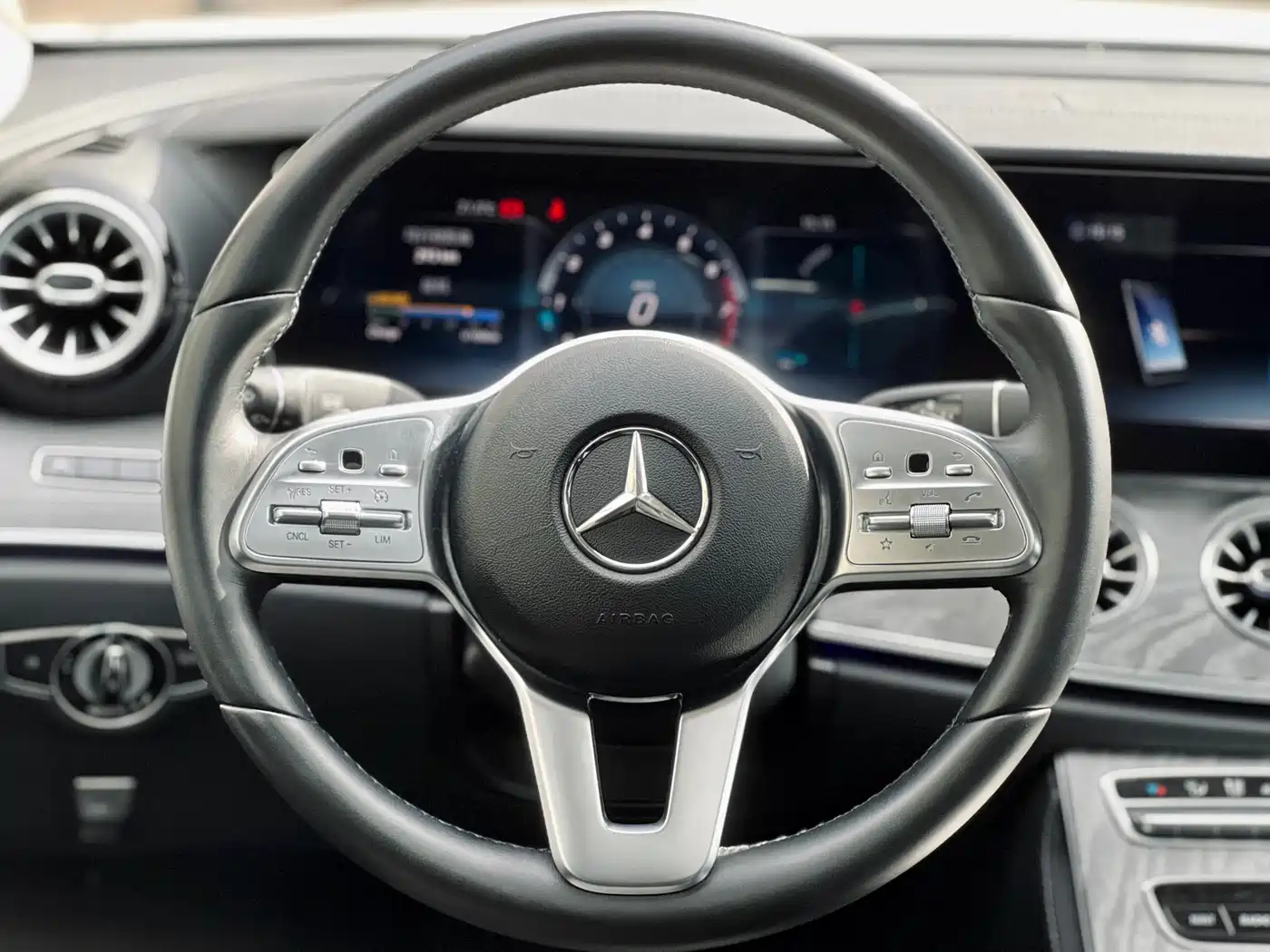 Mercedes-Benz CLS 2018 CLS 300 Luxury фото 9