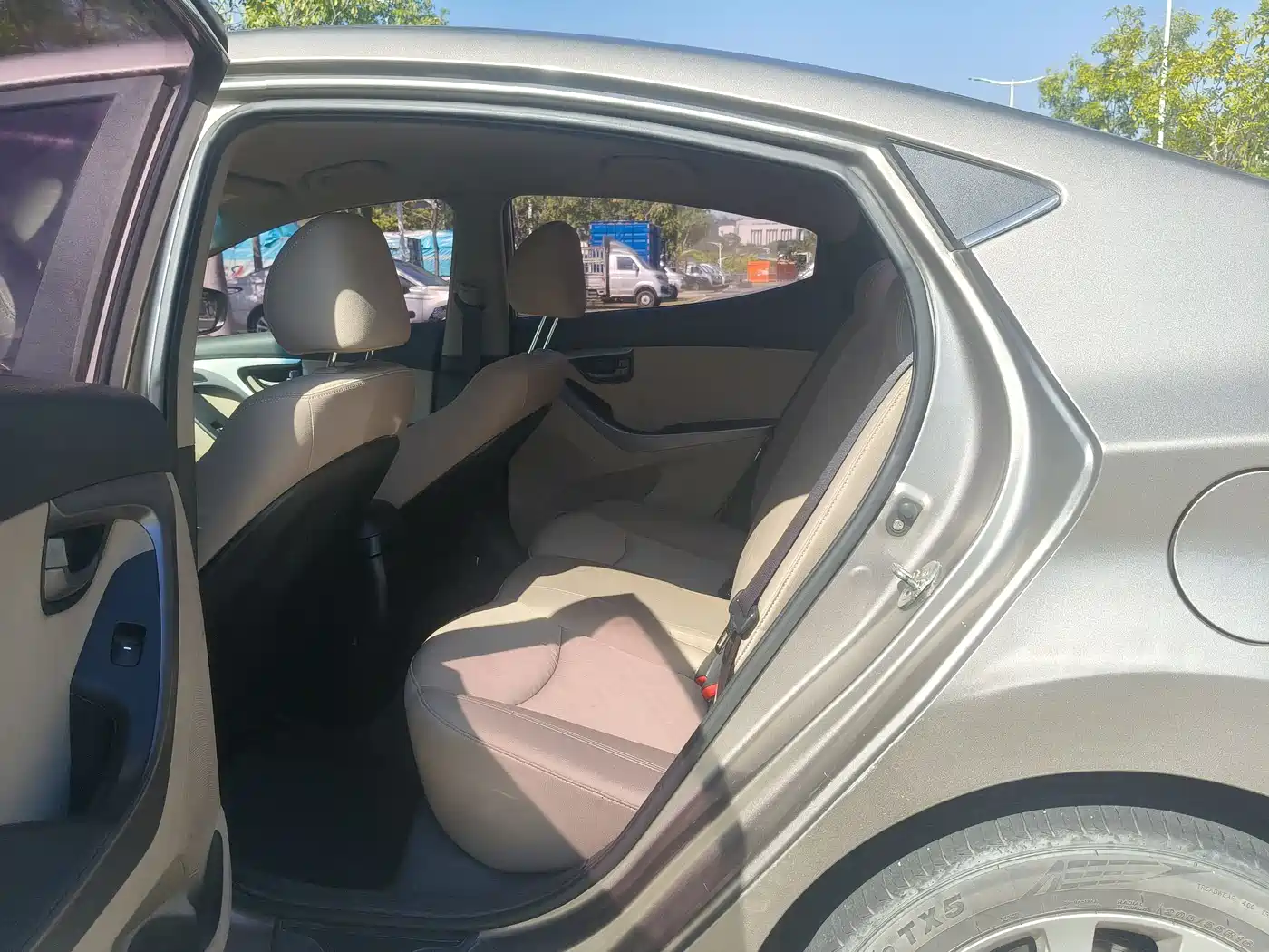 Hyundai Langdong 2016 1.6L Automatic Smart Edition фото 11