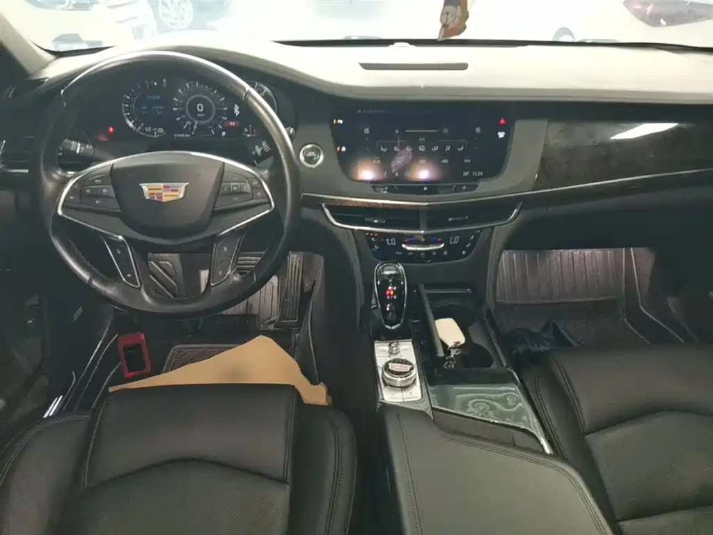 Фото 10 - Cadillac CT6