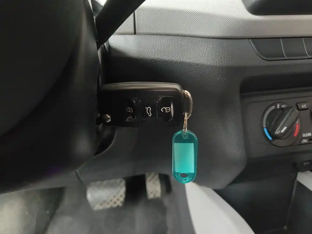 Škoda Fabia 2017 1.4L Auto Car Enjoy Edition фото 9