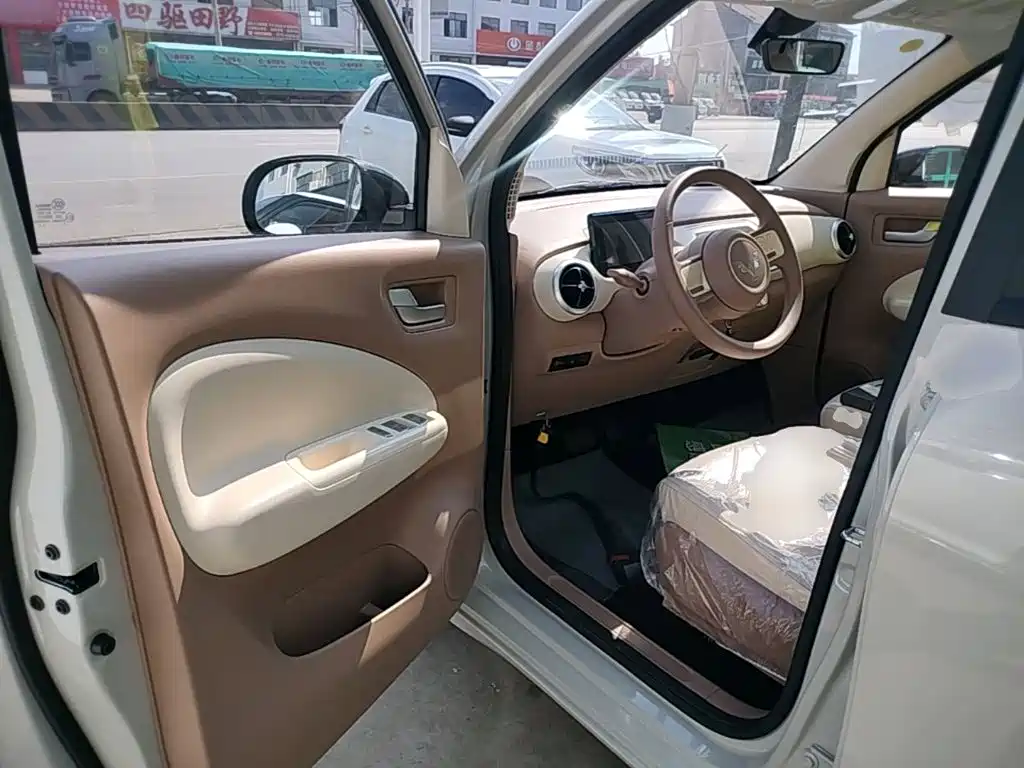 Wuling Motors Hongguang MINIEV 2026 2025 4-Door Advanced