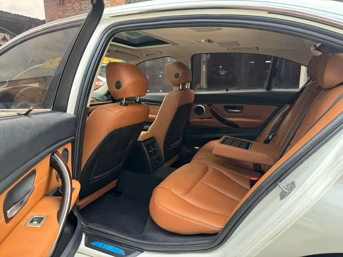 Photo 9 - BMW 3 Series