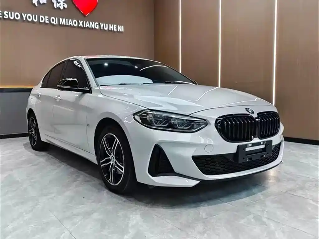 BMW 1 Series 2021 120i M Sport Shadow Edition фото 3