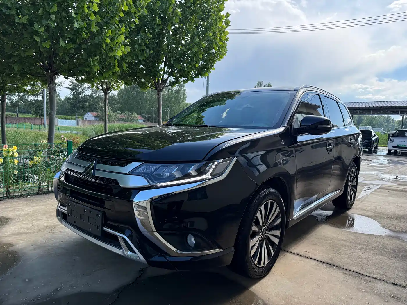 MITSUBISHI OUTLANDER