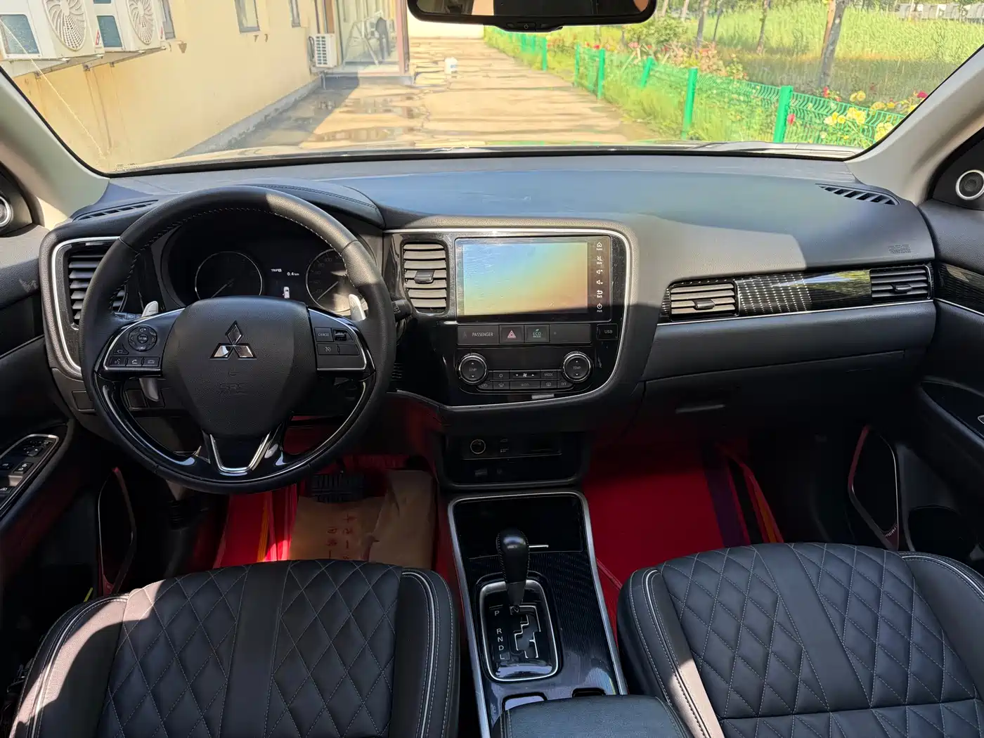 MITSUBISHI OUTLANDER