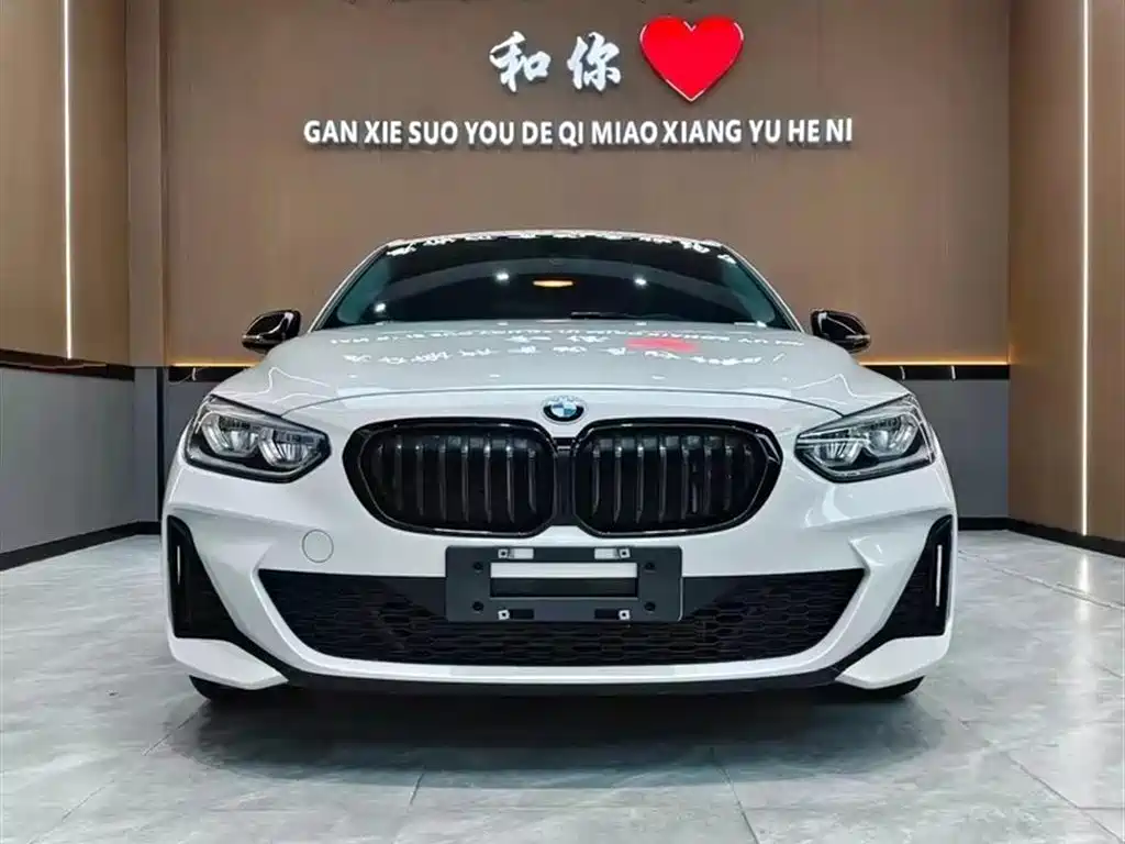 BMW 1 Series 2021 120i M Sport Shadow Edition фото 2