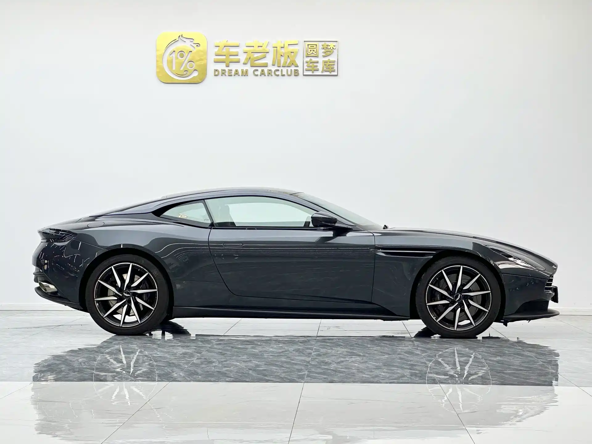 Фото 7 - Aston Martin DB11