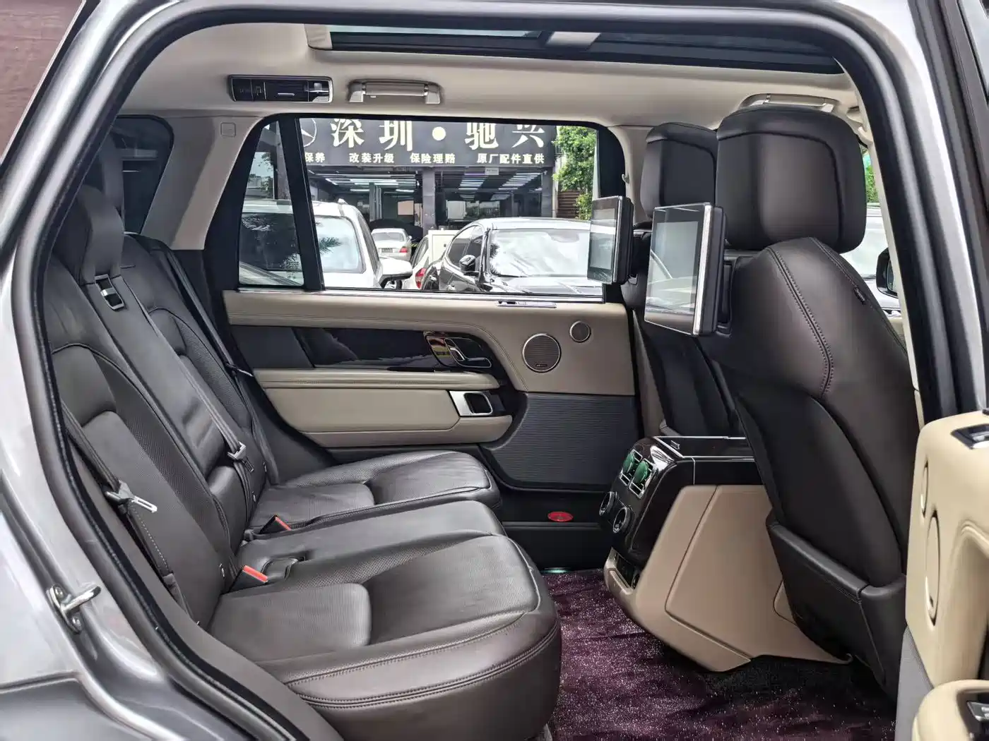 Land Rover Range Rover 2021 3.0 L6 Heritage Extended Classic Edition фото 9