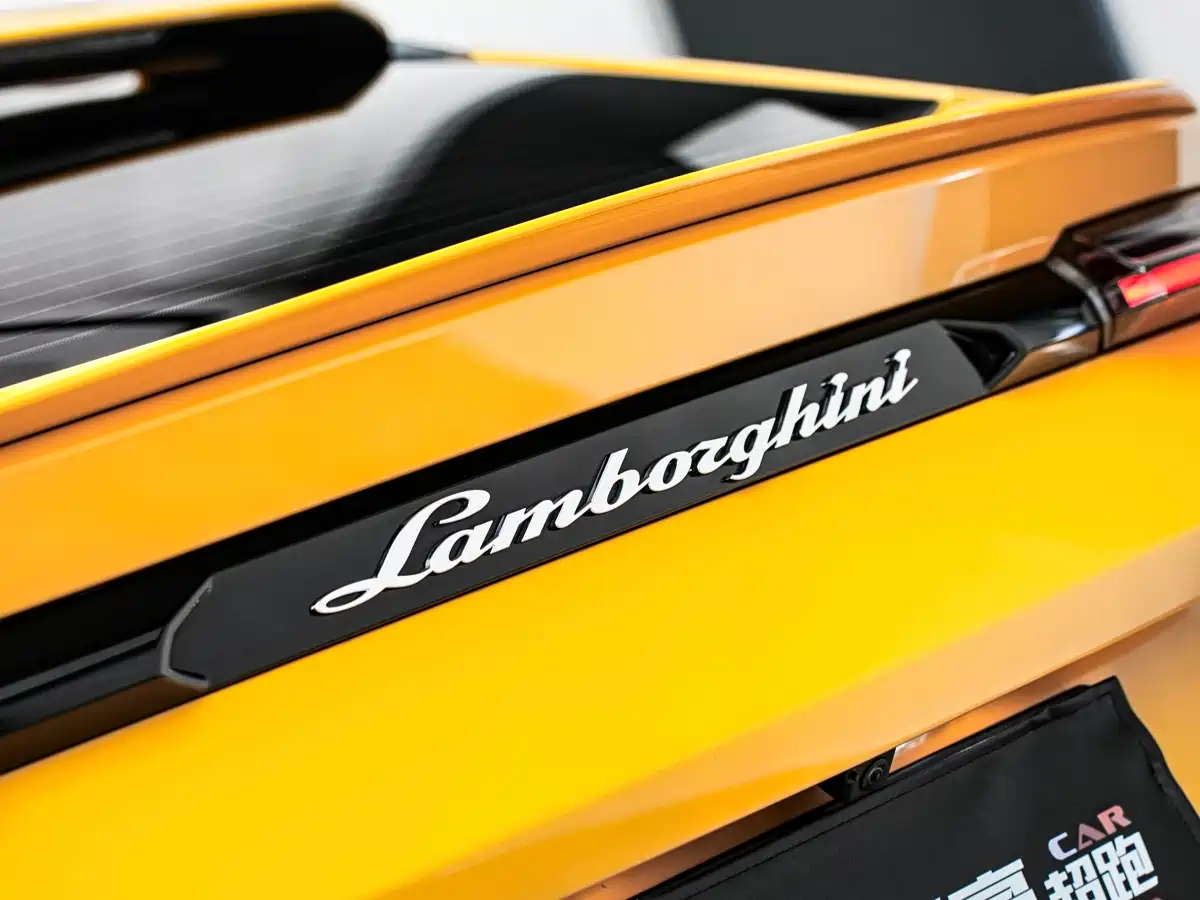 Фото 12 - Lamborghini Urus