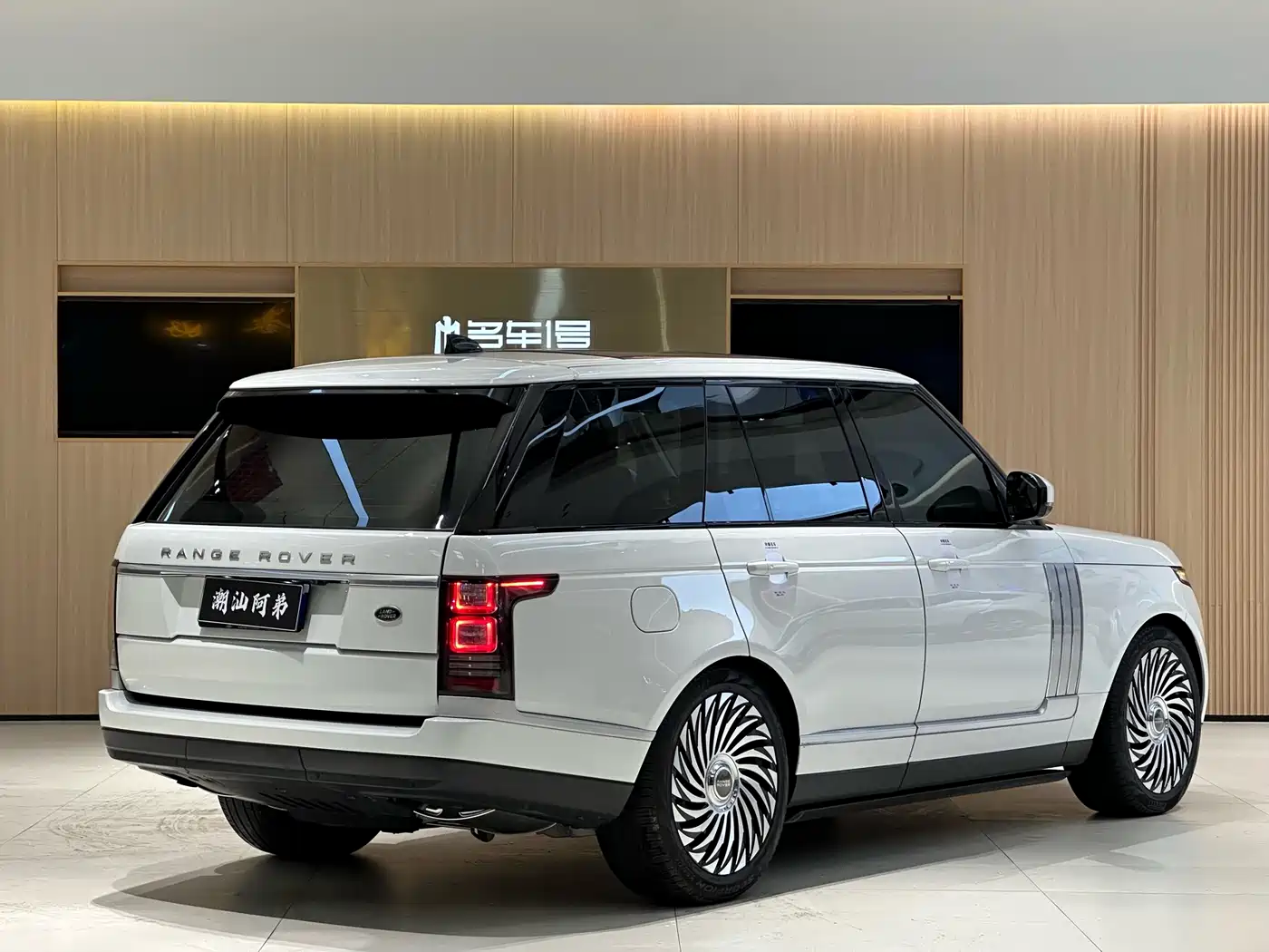 Фото 2 - Land Rover Range Rover