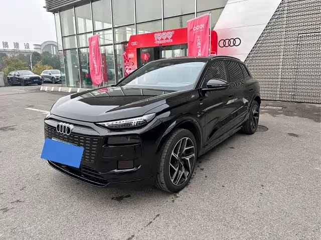 AUDI Q6L E TRON