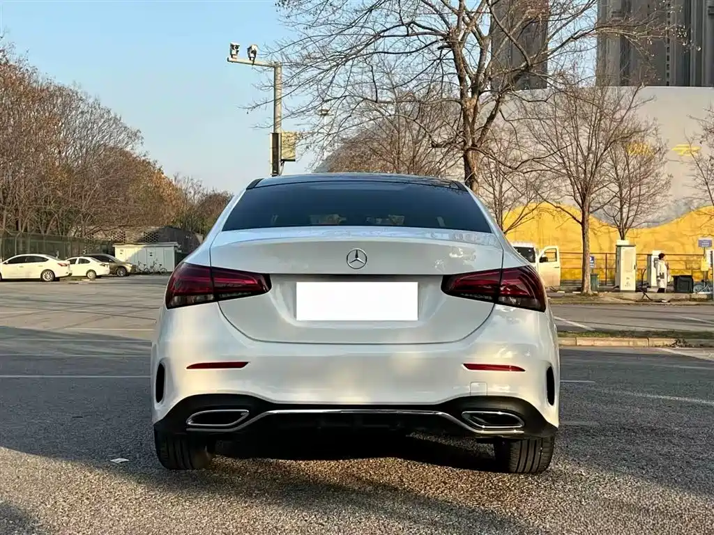 Mercedes-Benz A-Class 2019 A 180 L Sport Sedan фото 4