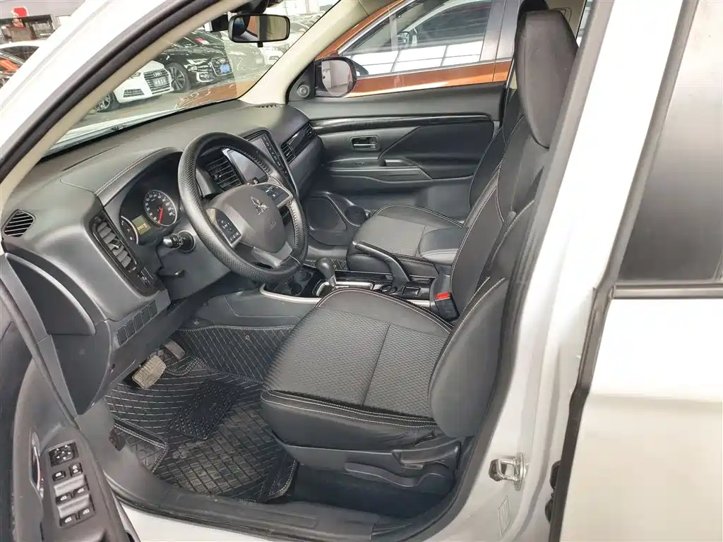 Mitsubishi Outlander 2021 Facelift 2.0L 2WD Comfort Edition 5-Seater фото 16