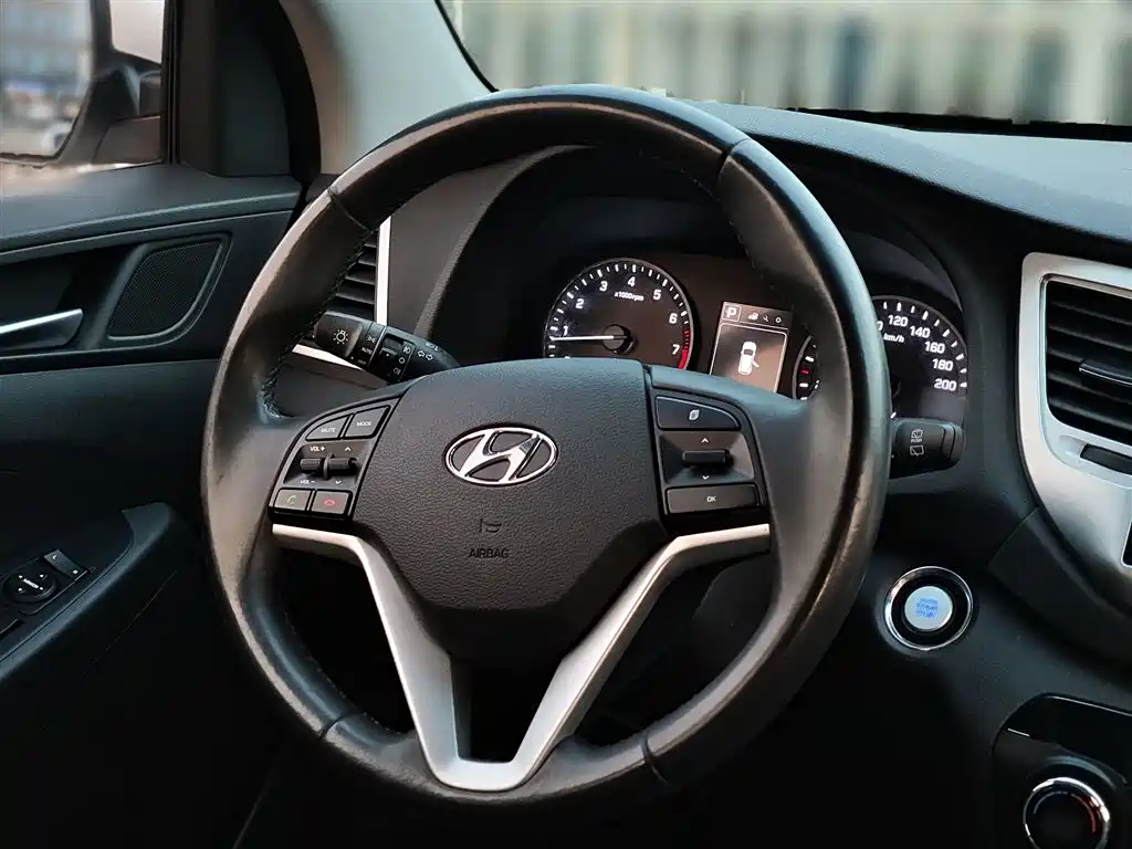 Hyundai Tucson 2015 1.6T Dual Clutch 2WD Smart фото 3