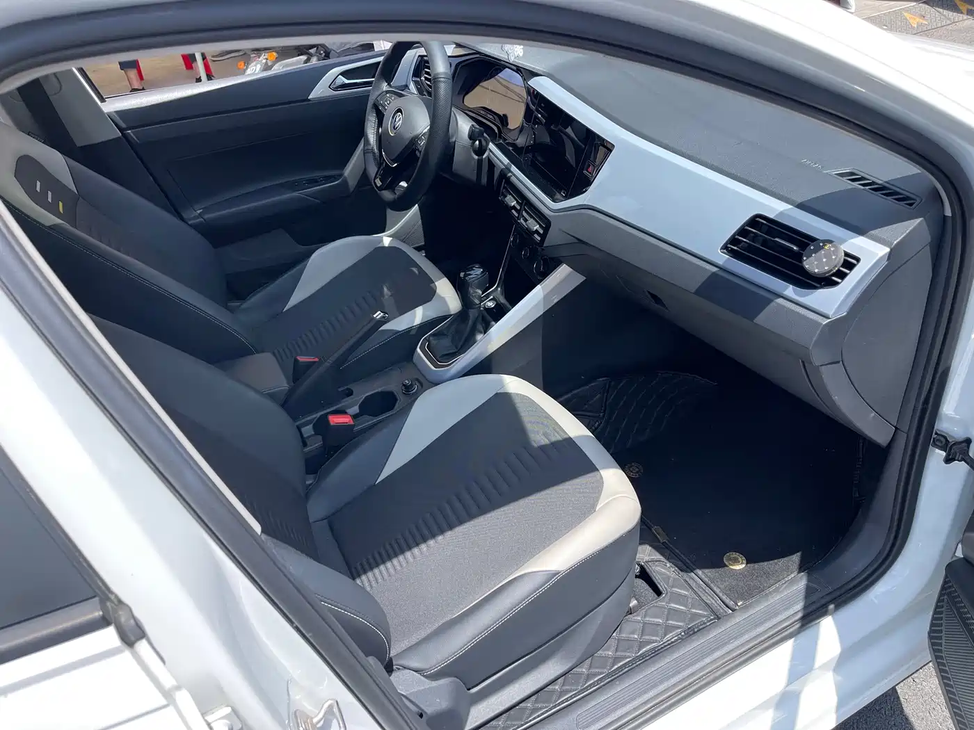 Volkswagen Polo 2021 Plus 1.5L Automatic Colorful Tech Edition фото 9