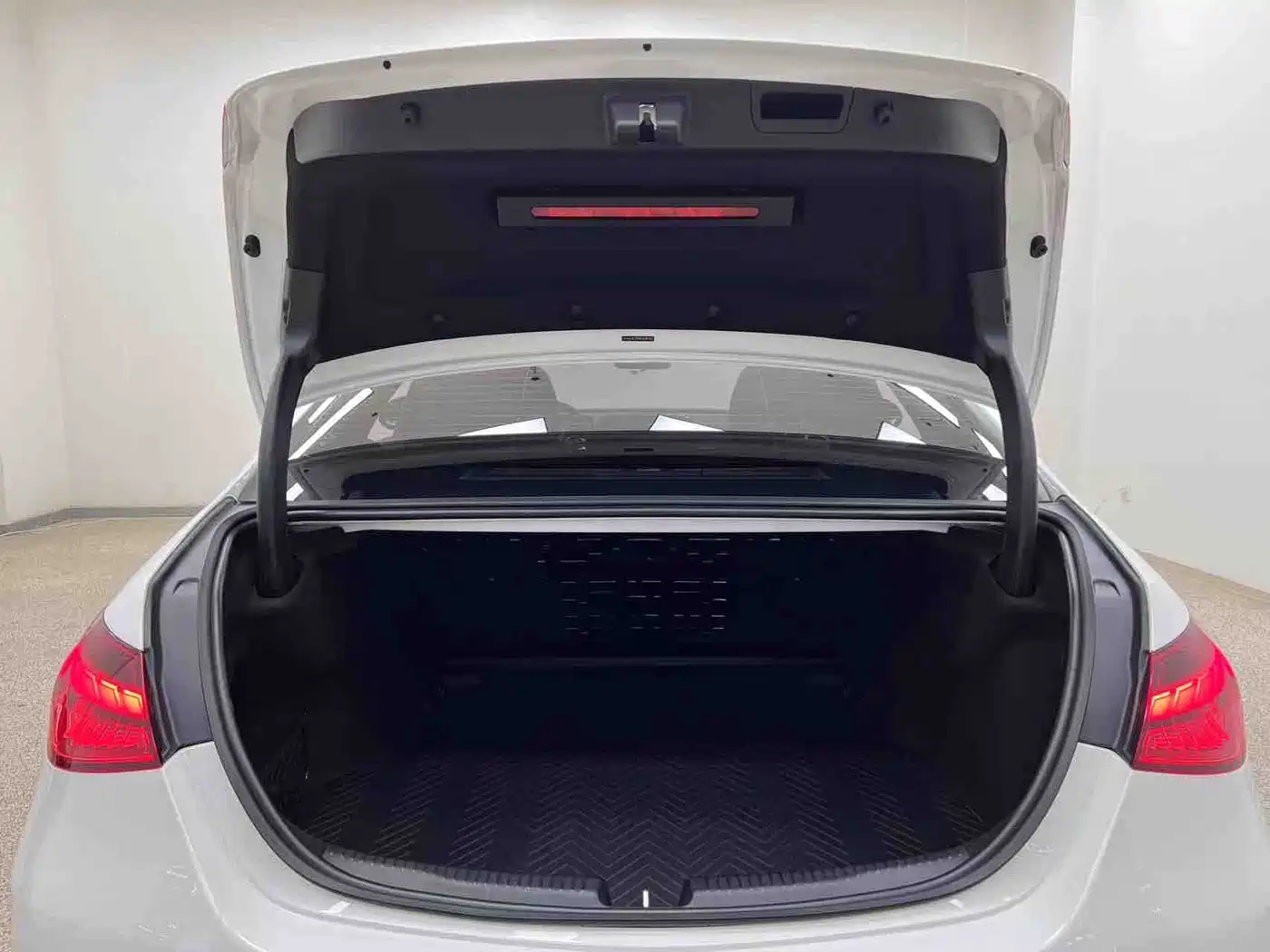 Mercedes-Benz C-Class 2024 Facelift C 260 L Sport фото 25