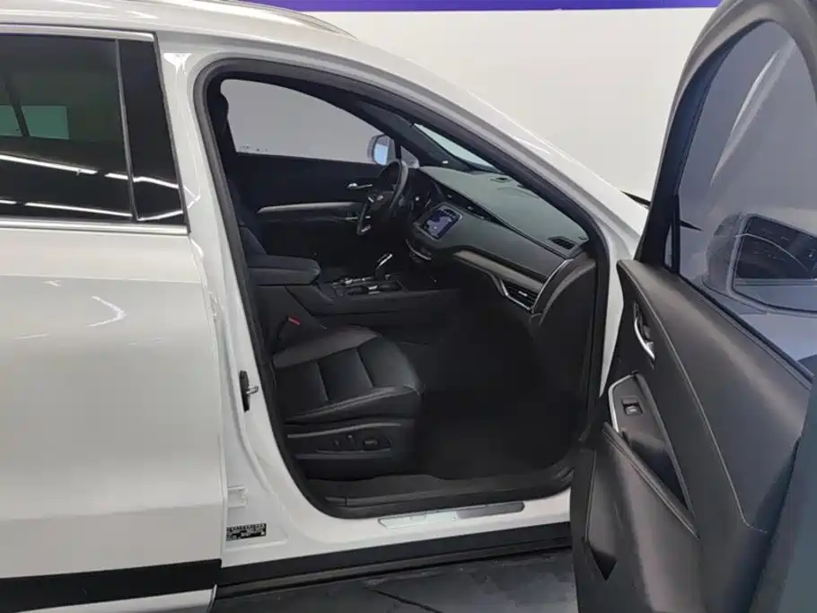 Cadillac XT4 2023 2022 28T FWD Style