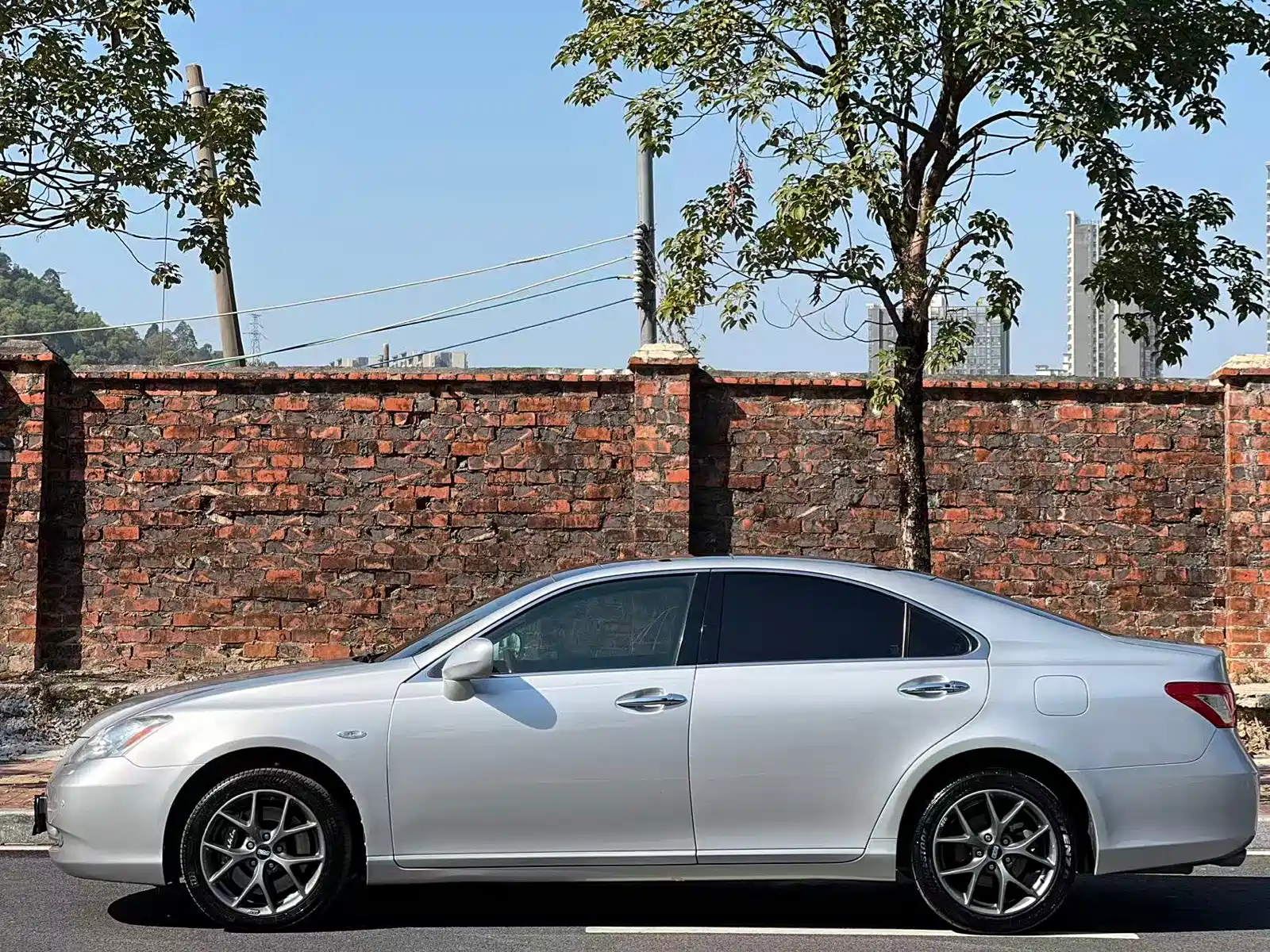 Фото 7 - Lexus ES