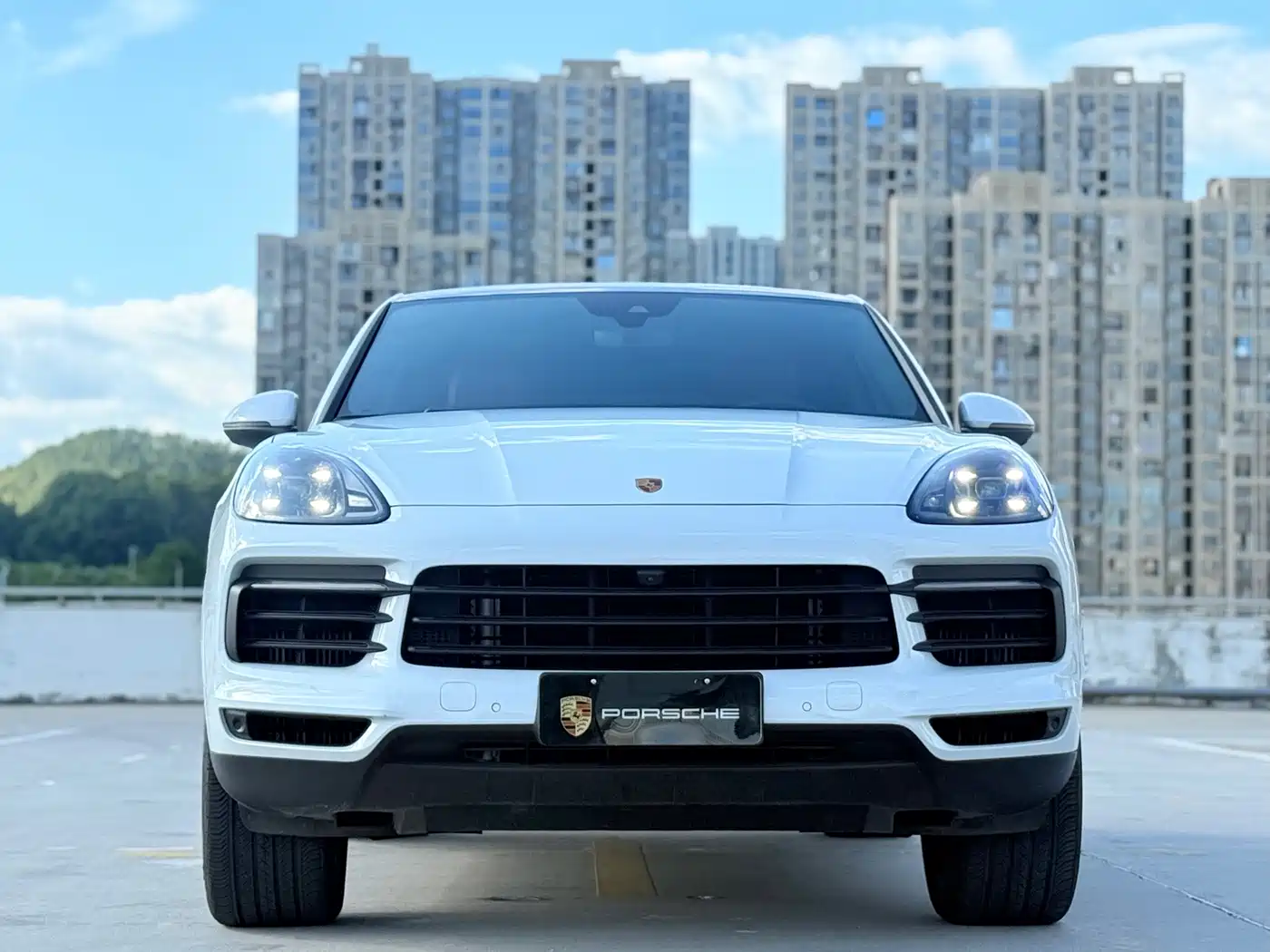 Photo 2 - Porsche Cayenne