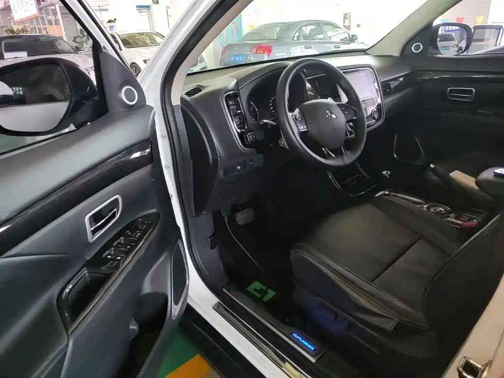 Mitsubishi Outlander 2016 2.4L 4WD Elite Edition 5-seater фото 16