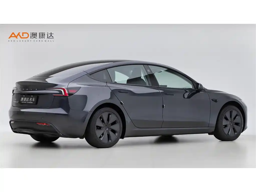Фото 3 - Tesla Model 3
