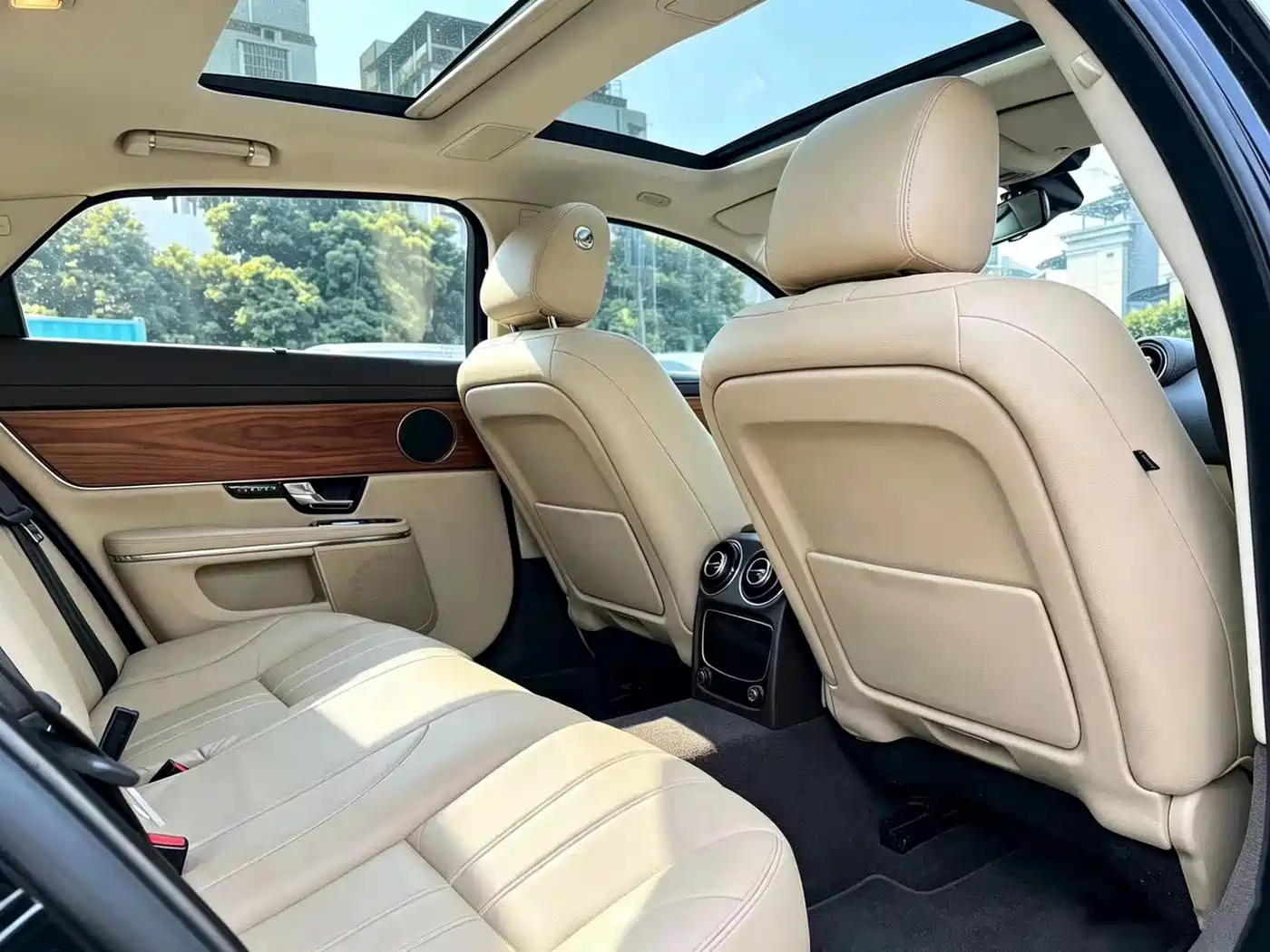 Jaguar XJ 2013 XJL 2.0T Panorama Business Edition фото 16