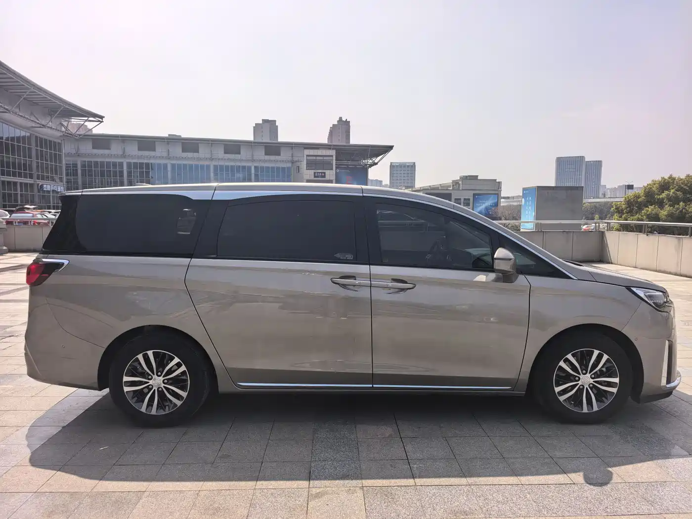 Buick GL8 2023 ES Landmaster Exclusive фото 5