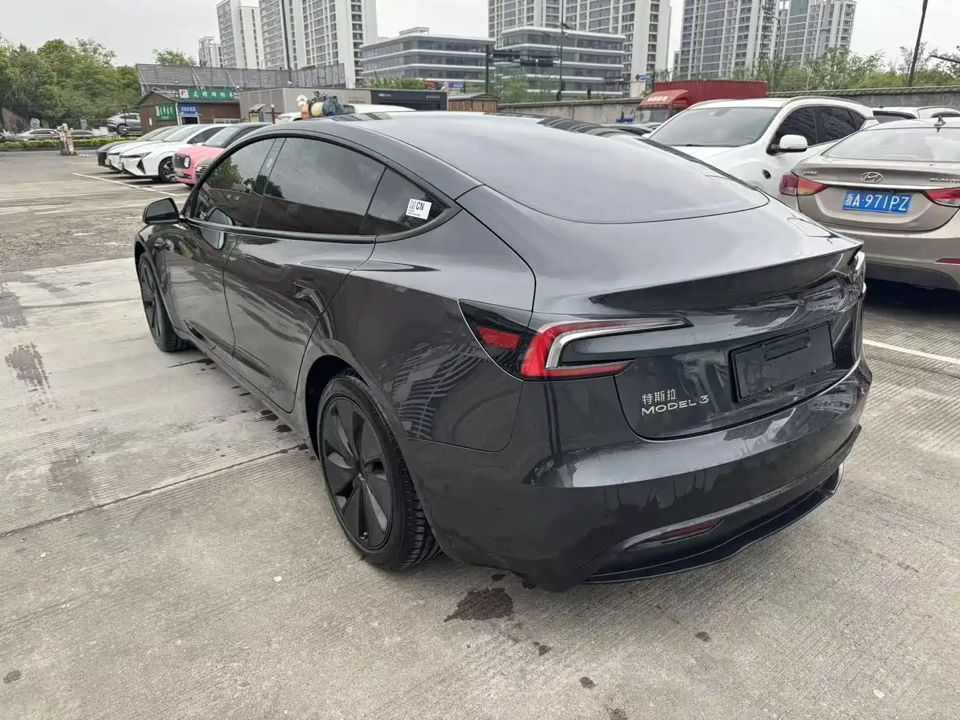 TESLA MODEL 3
