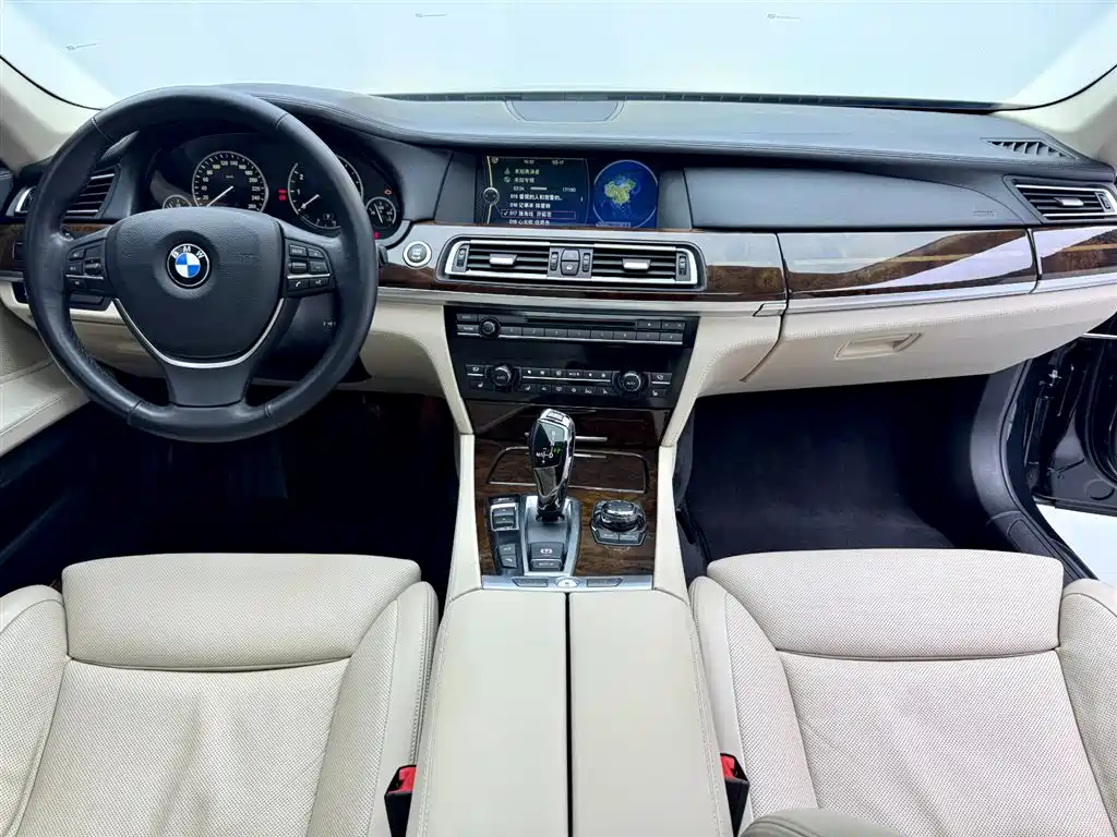 BMW 7 Series 2010 760Li фото 17