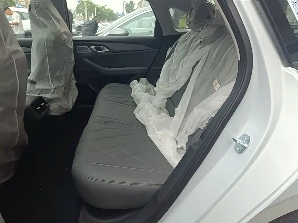 Geely Galaxy Galaxy A7 2025 EM-i 150km Premium Edition фото 17