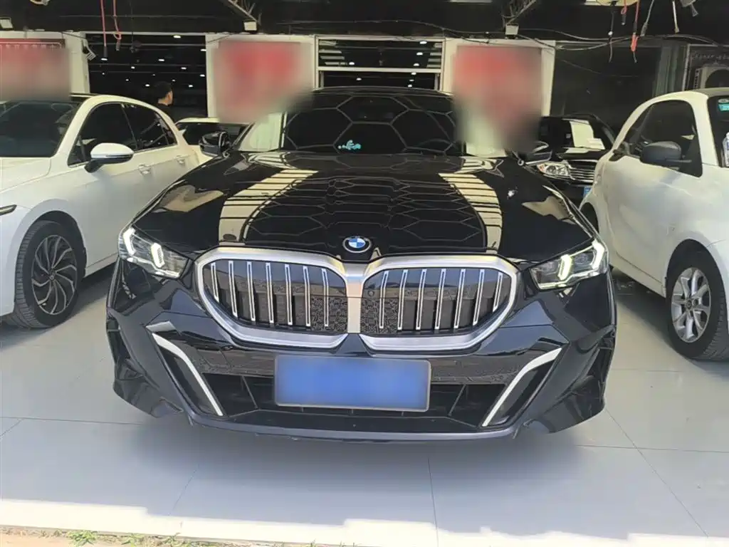BMW 5 Series 2024 530Li Leading M Sport Package фото 3