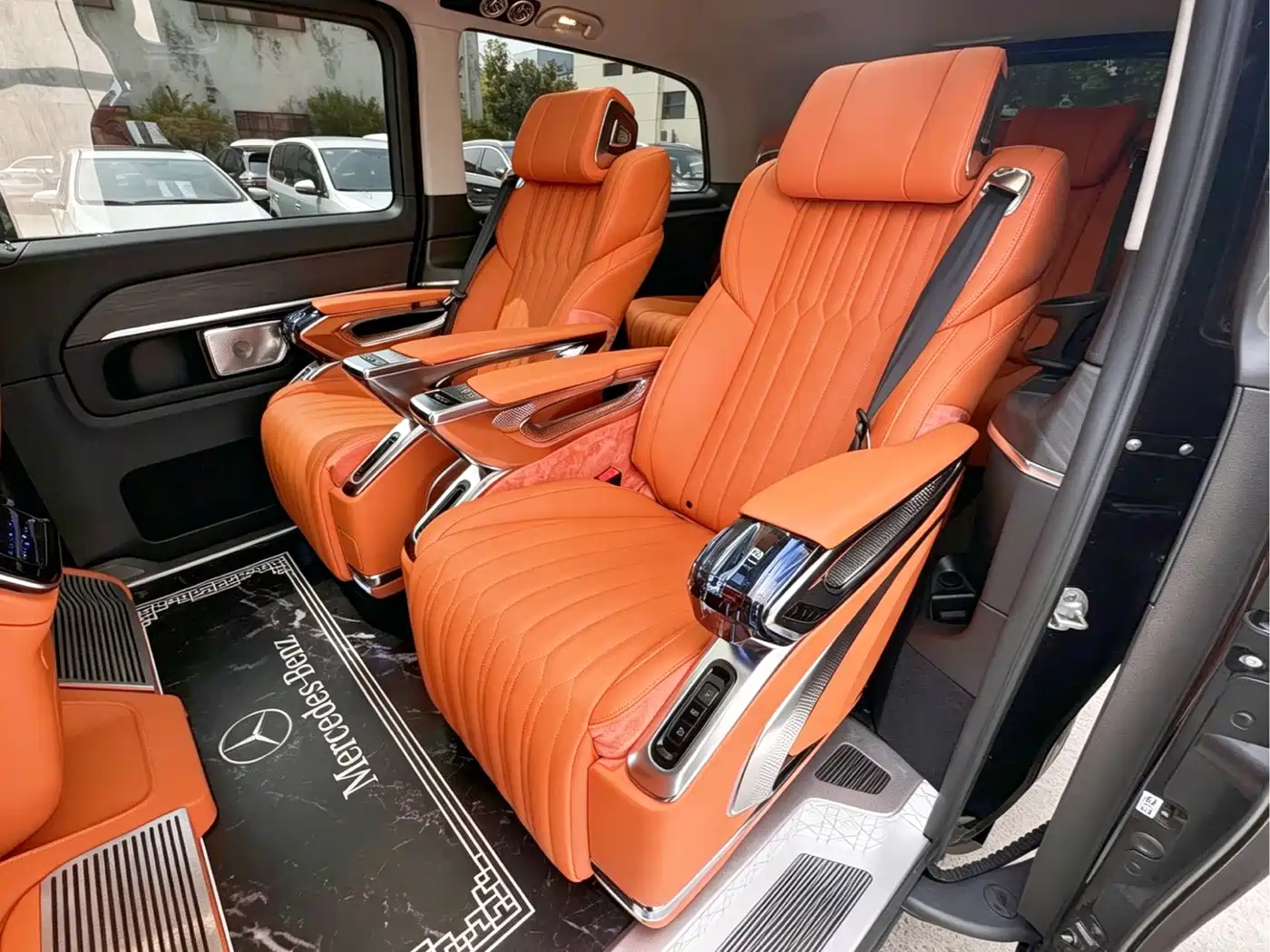 Mercedes-Benz V-Class 2024 V 300 L Long Wheelbase Luxury Edition фото 10