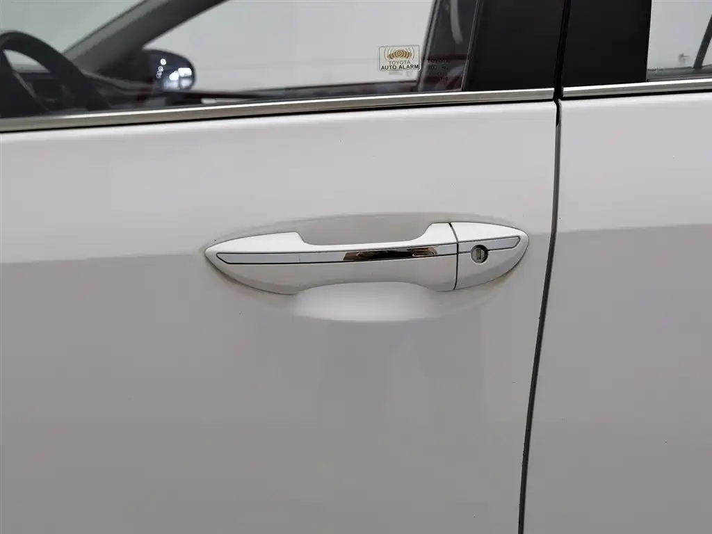 Toyota Corolla 2017 Facelift Hybrid 1.8L E-CVT Elite Edition фото 18