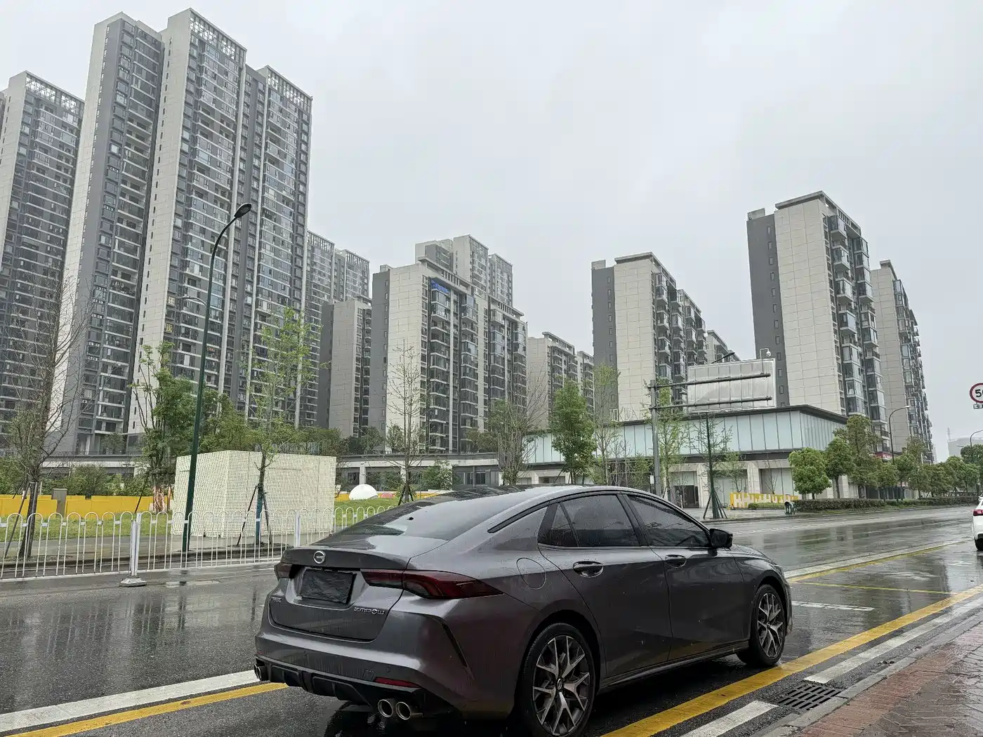 GAC Trumpchi Trumpchi Emkoo 2023 270T DCT J16 Edition фото 9